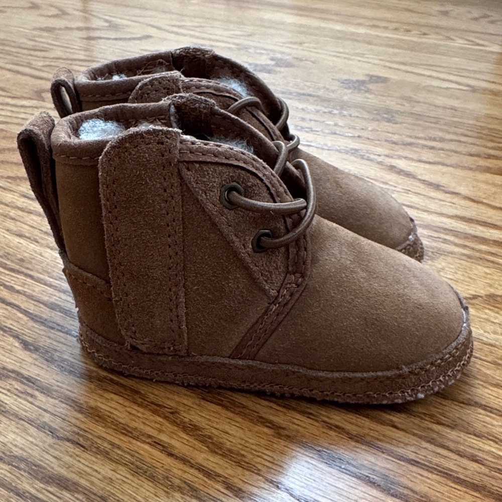UGG infant crib boot - size 2/3